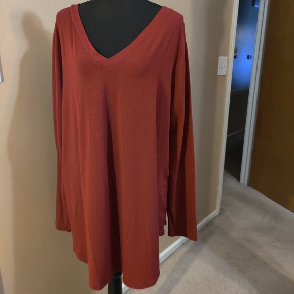 Long Sleeve, Burgundy V-Neck Shirt, Style is long and flowy. Size 3X - Picture 5 of 5